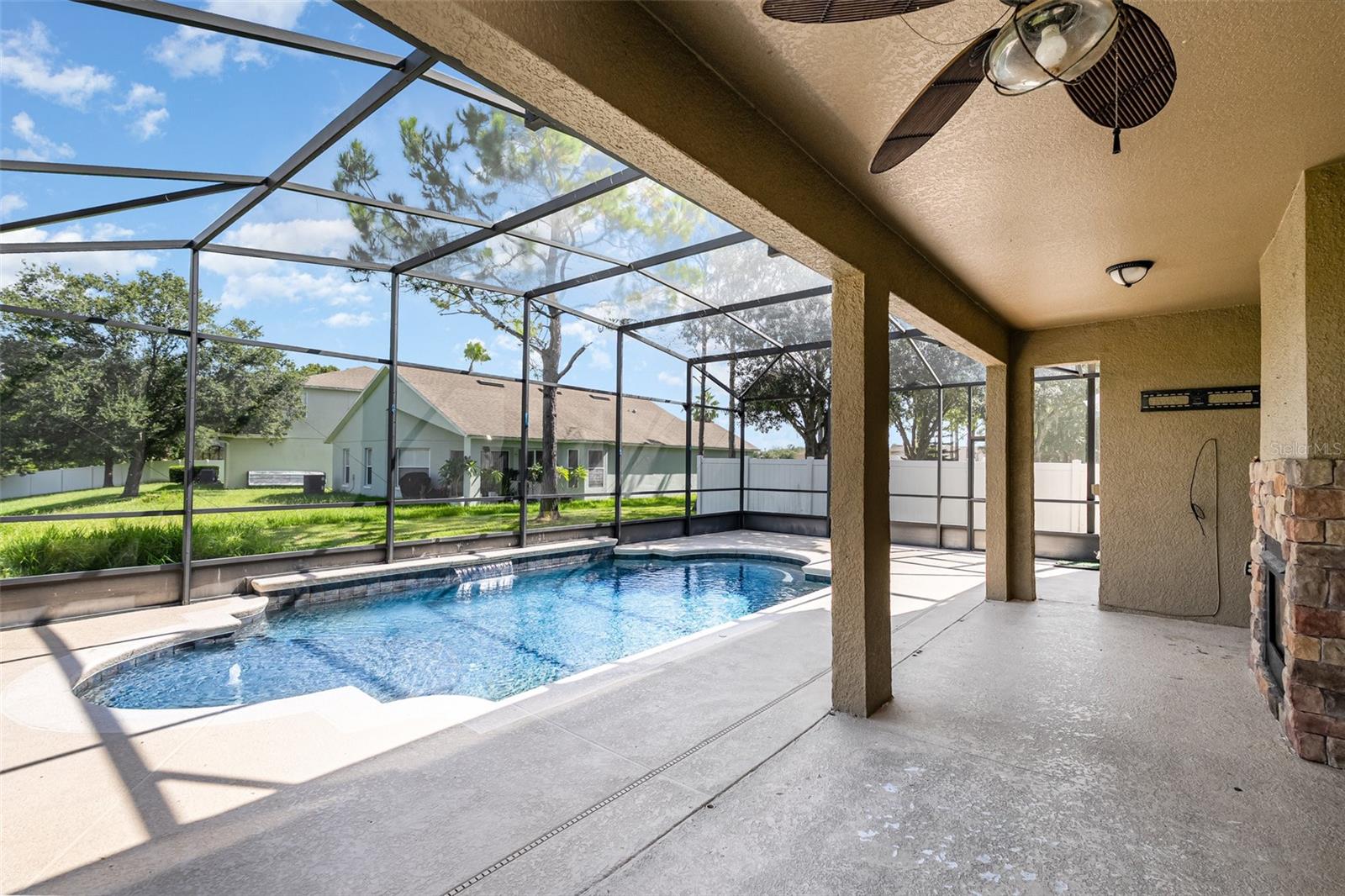 1721 SAFFRON PLUM LN