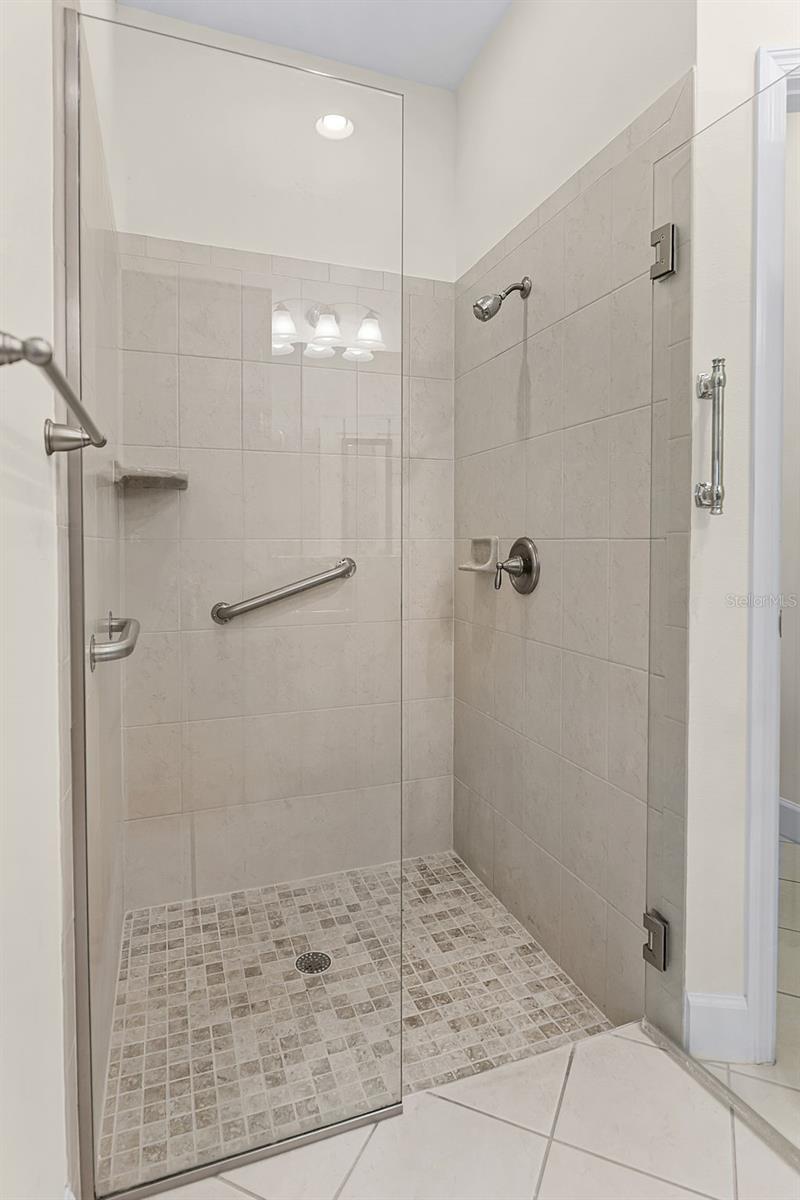 2504 SAPPHIRE GREENS LN