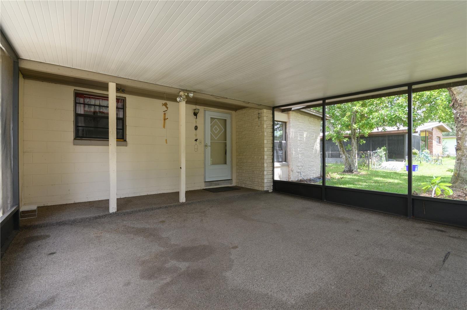 118 W WOODLAND DR