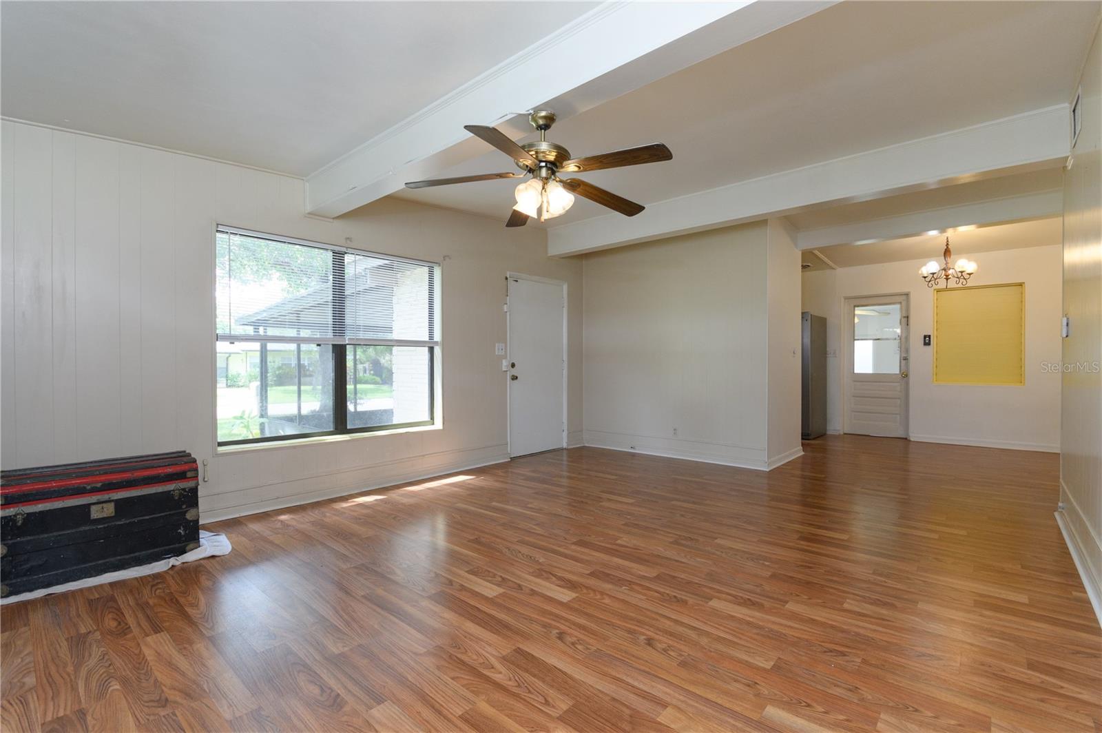 118 W WOODLAND DR