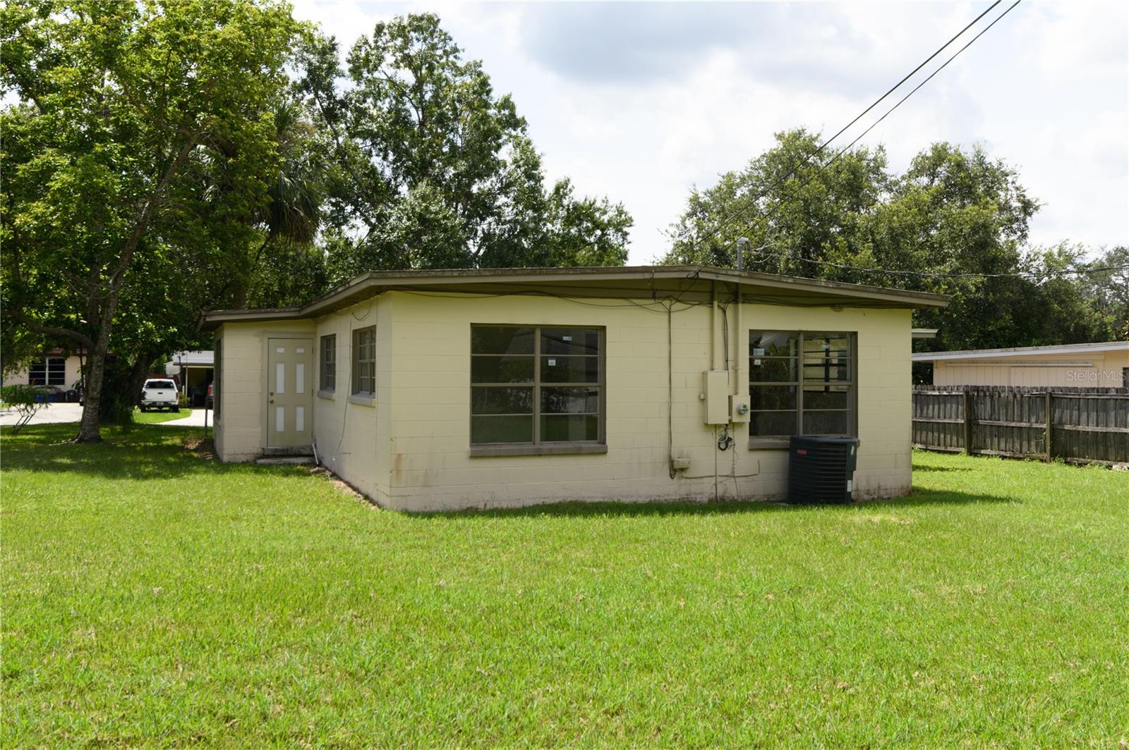 118 W WOODLAND DR