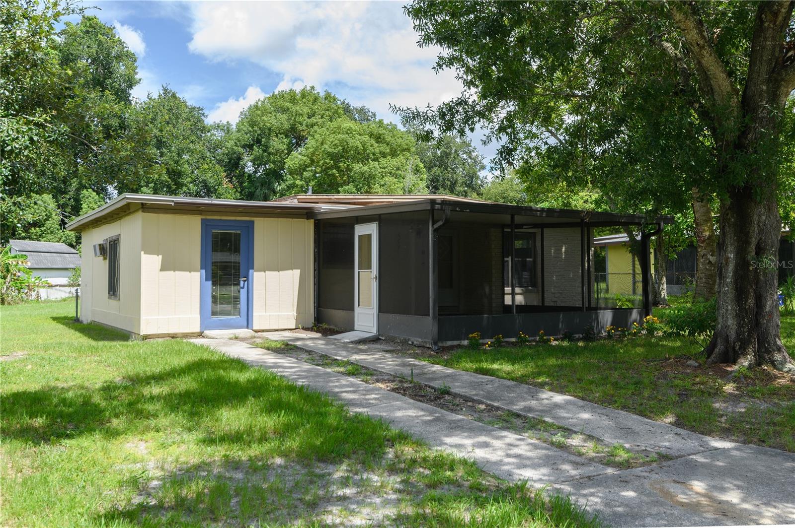 118 W WOODLAND DR