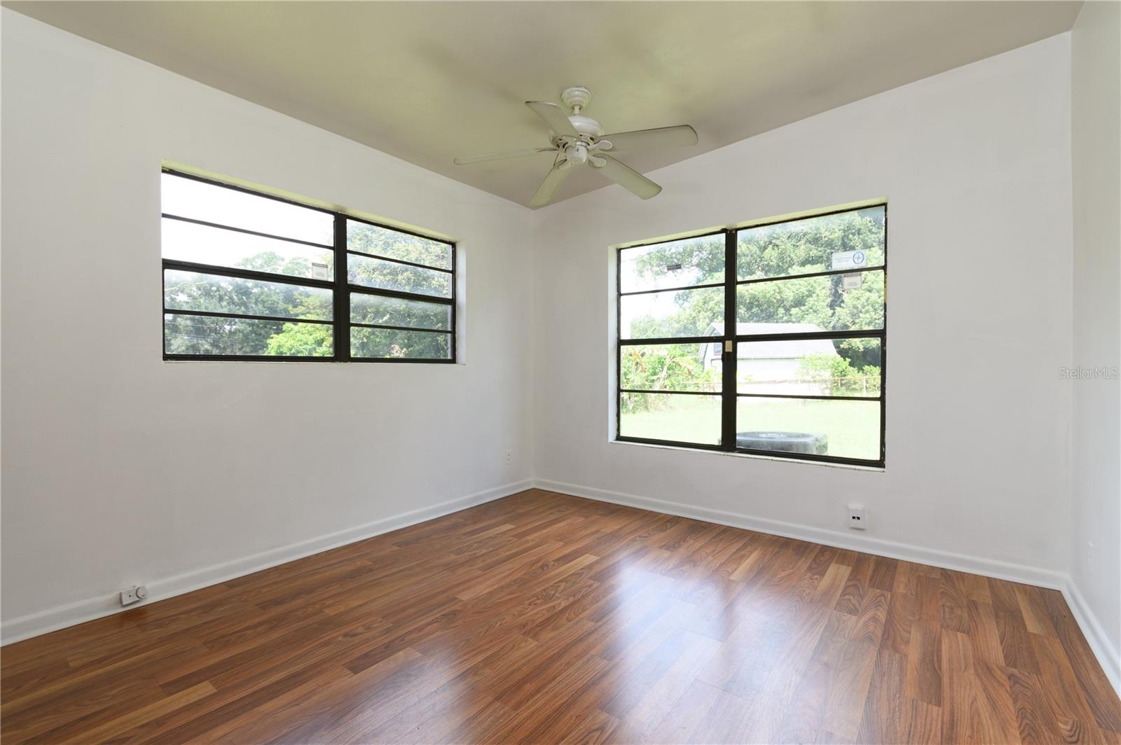 118 W WOODLAND DR