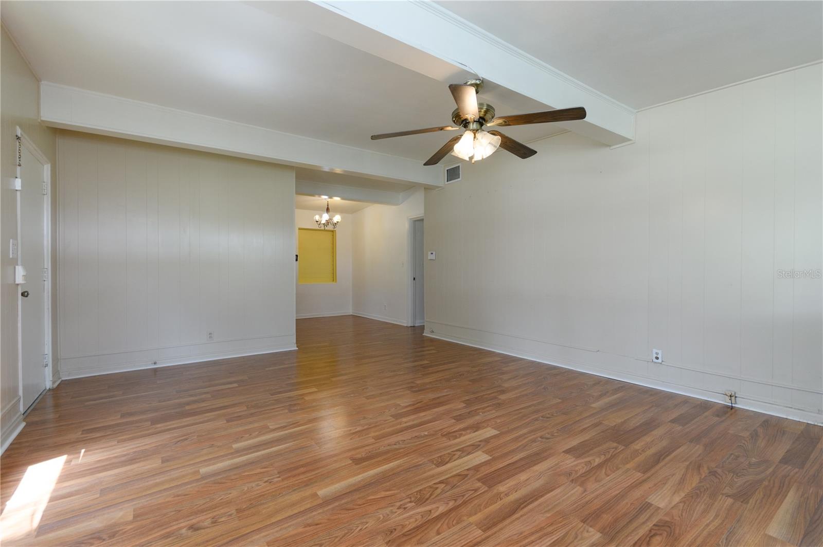 118 W WOODLAND DR