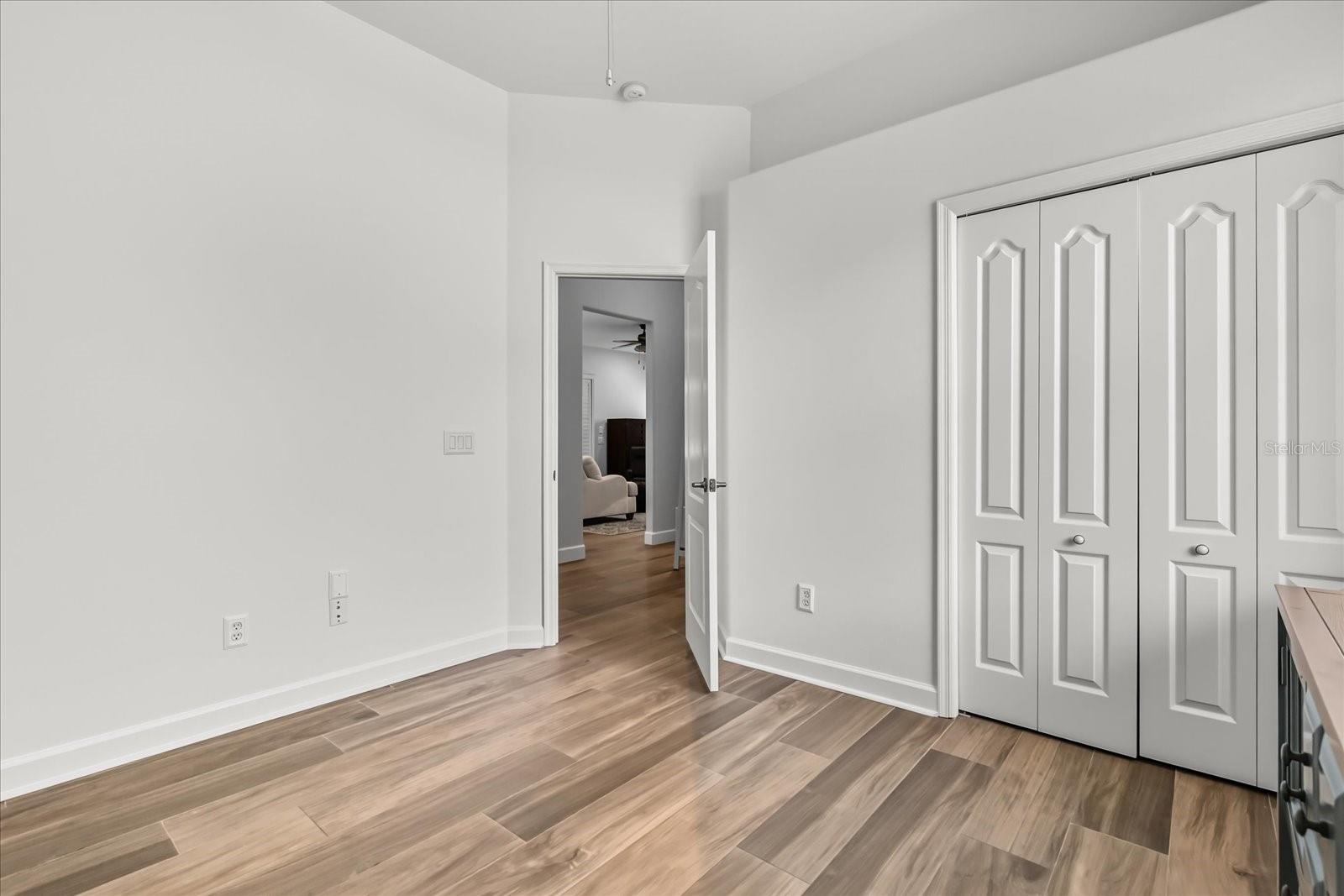 6894 HIDDEN GLADE PL