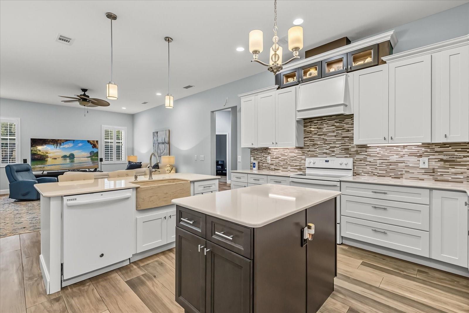 6894 HIDDEN GLADE PL