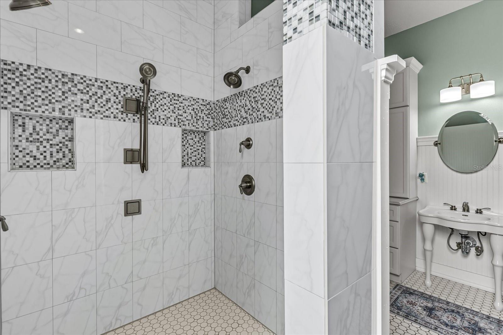 6894 HIDDEN GLADE PL