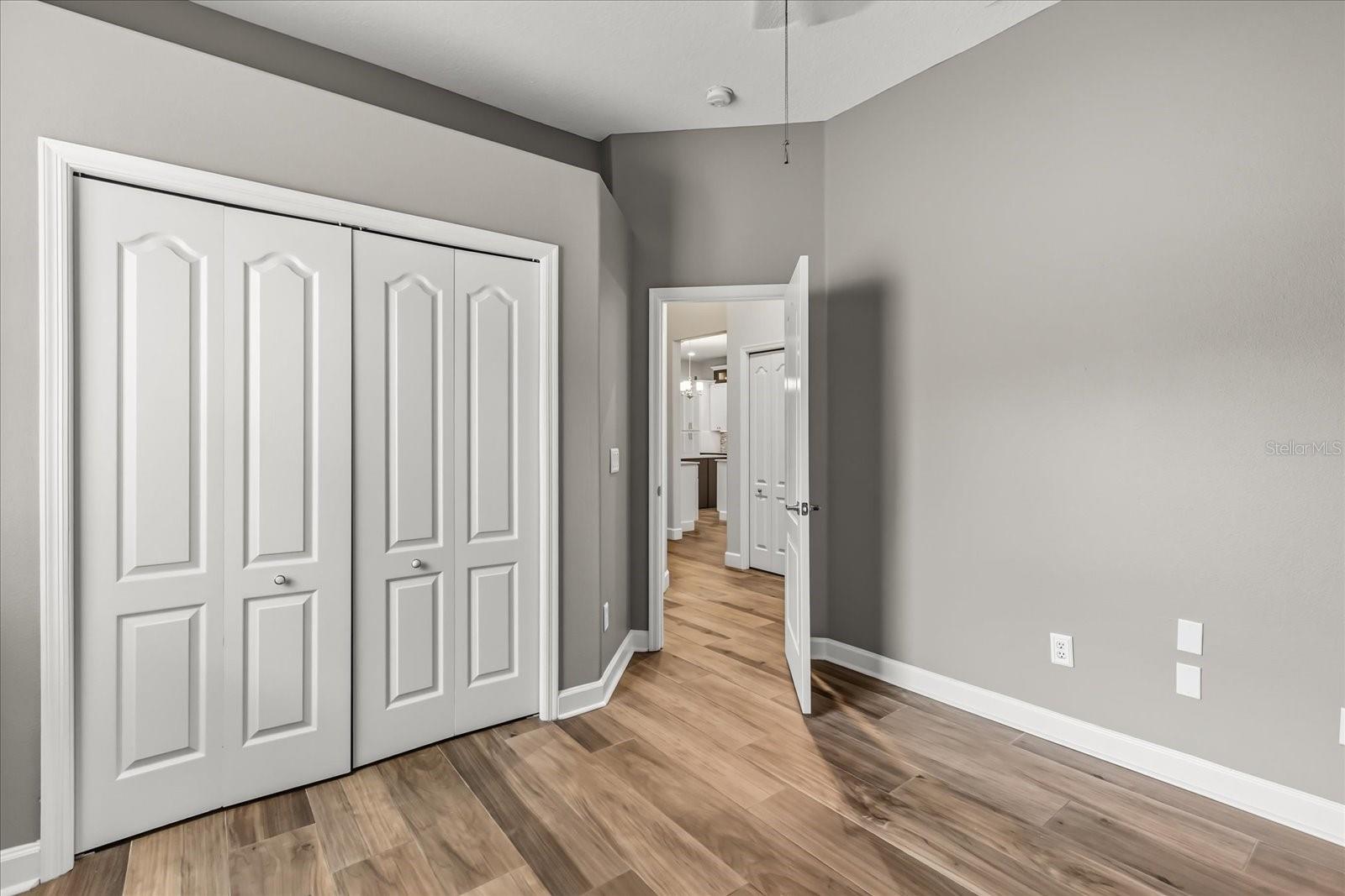 6894 HIDDEN GLADE PL