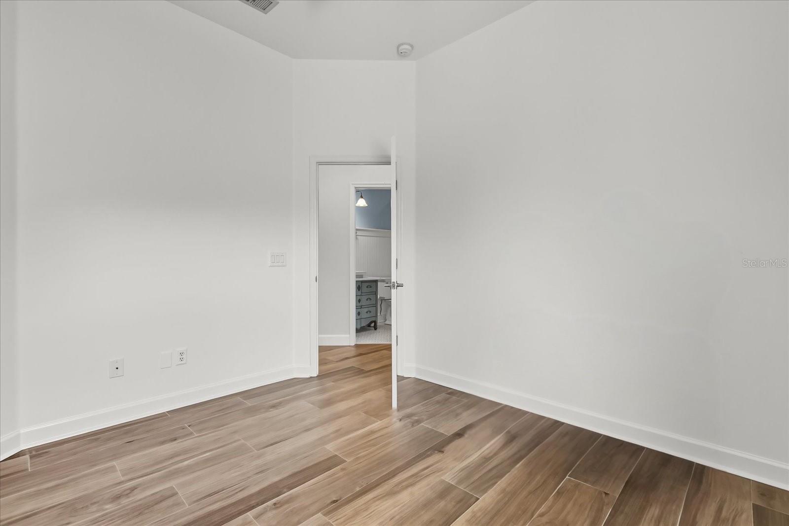 6894 HIDDEN GLADE PL