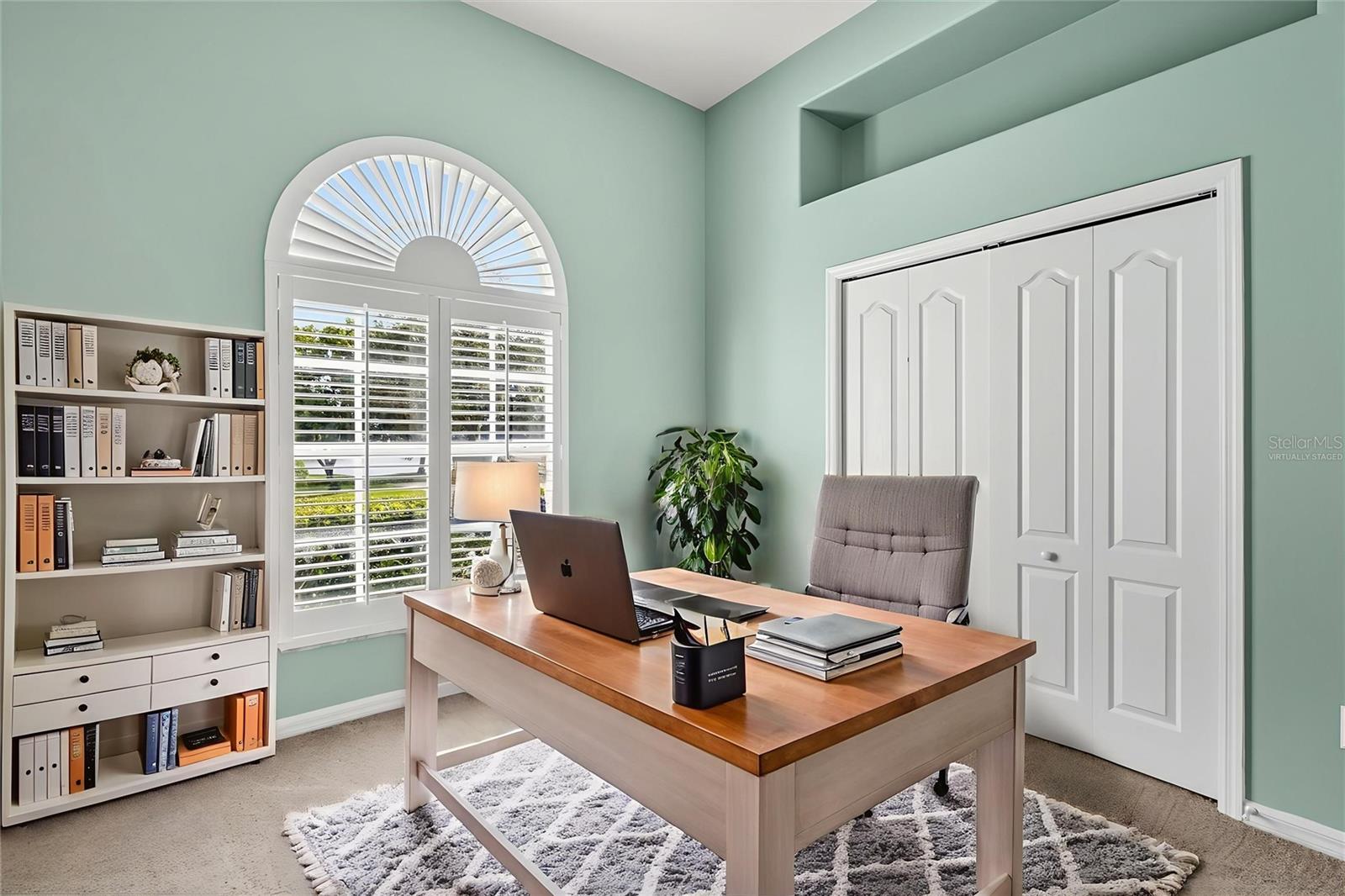 6894 HIDDEN GLADE PL