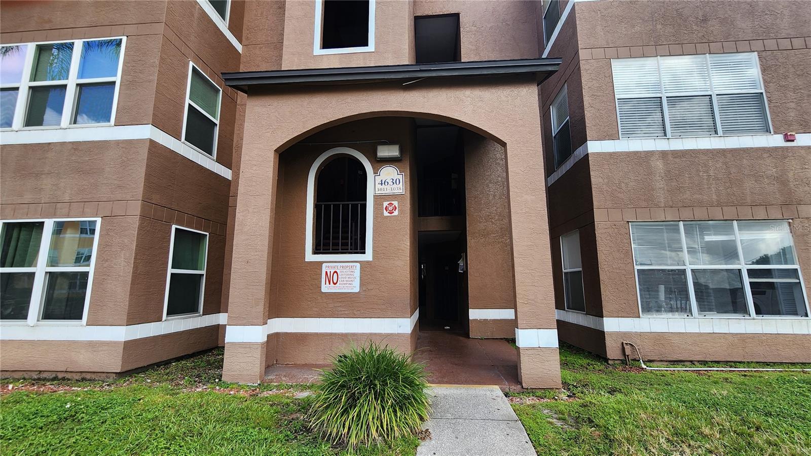 4630 COMMANDER DR #1028