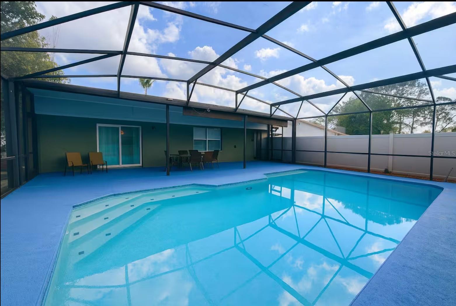 3275 SMOKE SIGNAL CIR