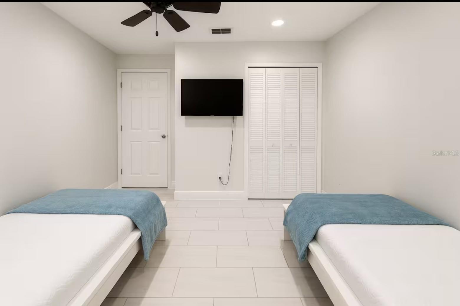 3275 SMOKE SIGNAL CIR