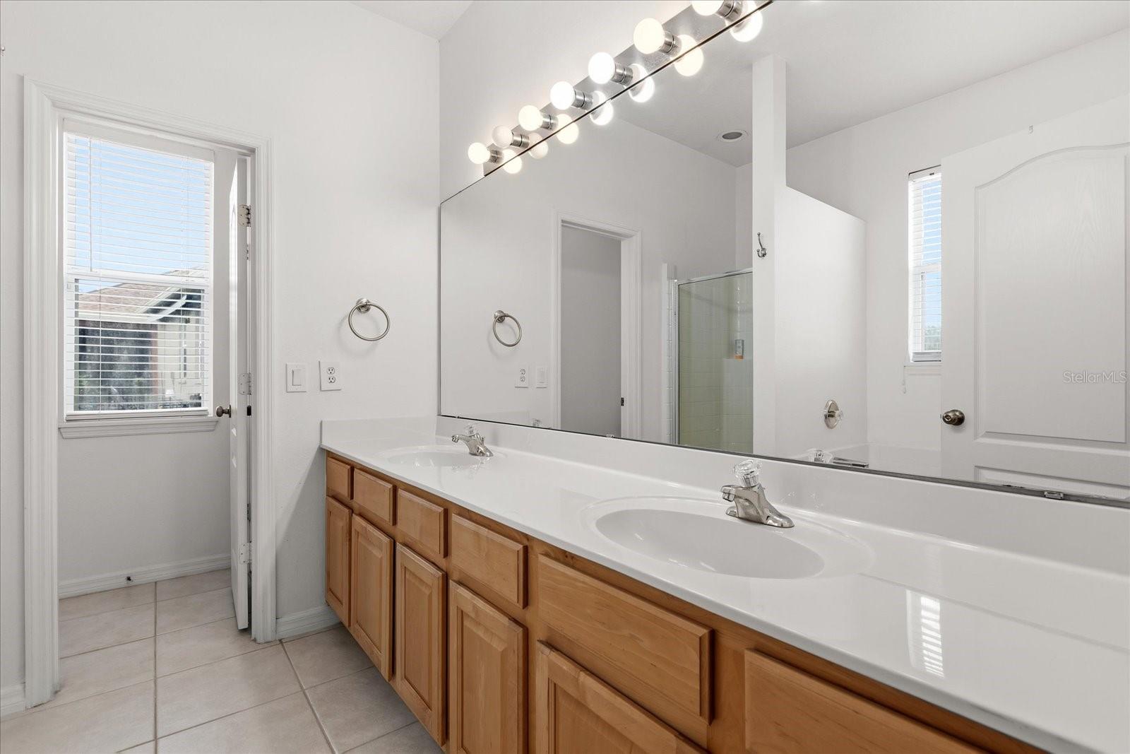 10518 EASTPARK WOODS DR