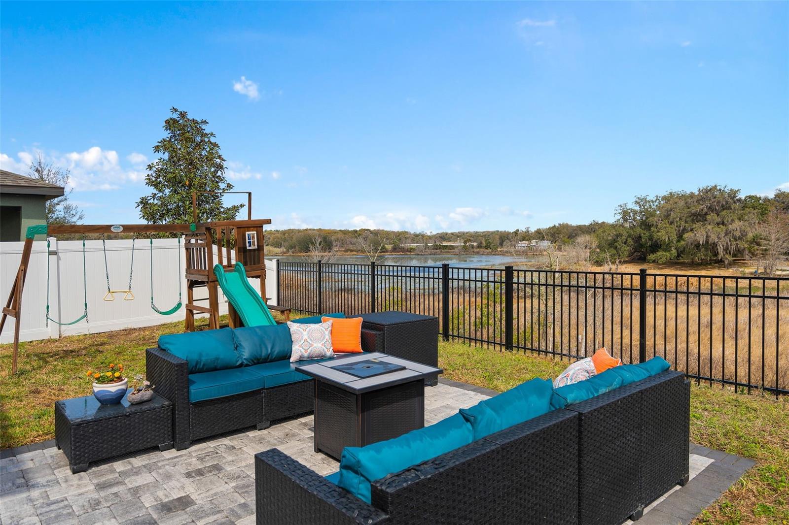 2336 LITCHFIELD LOOP