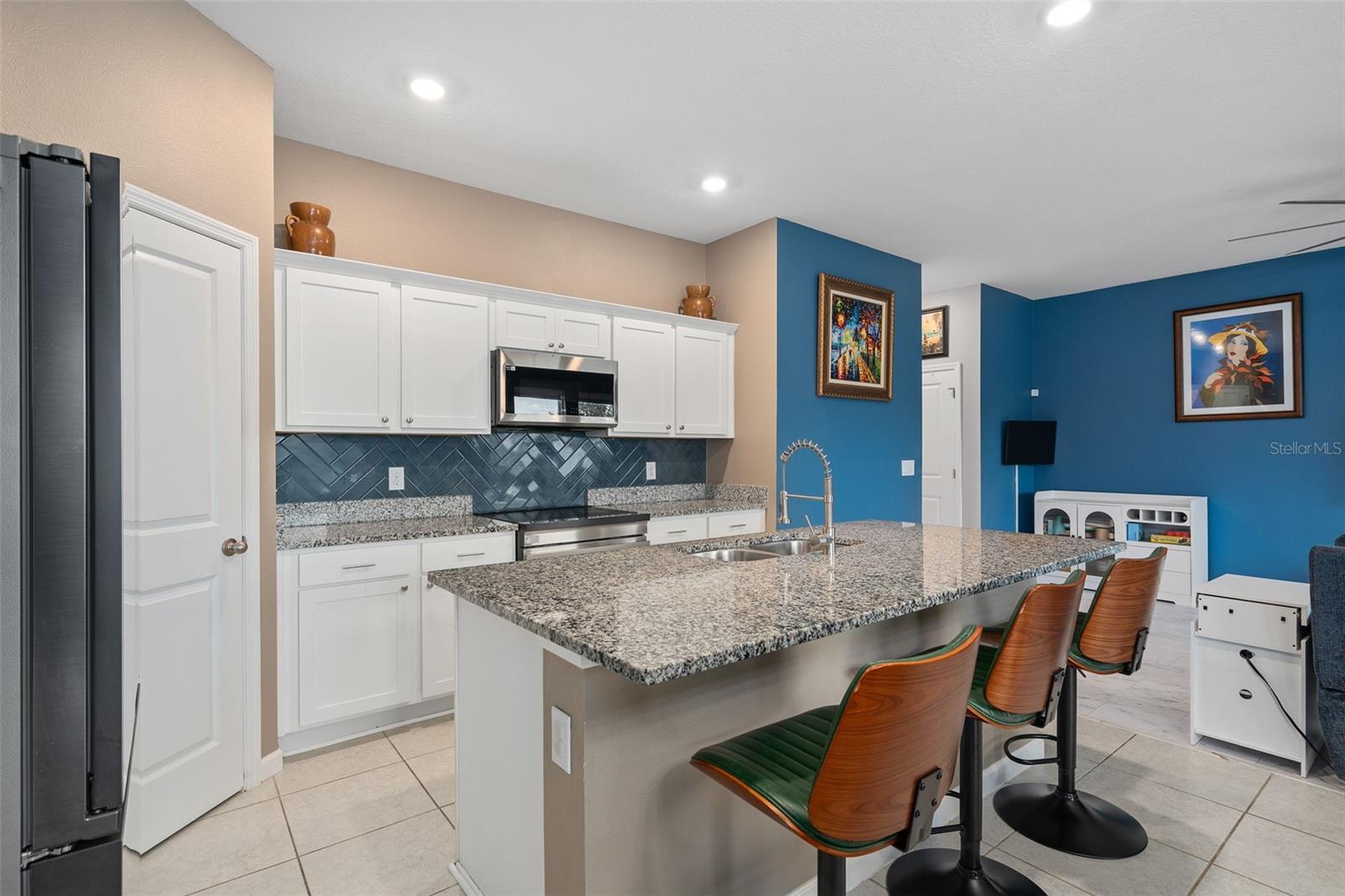 2336 LITCHFIELD LOOP