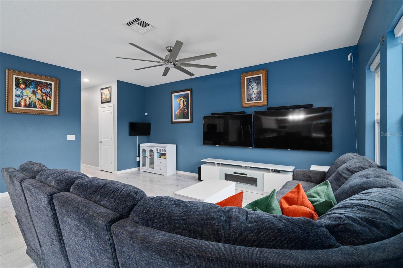 2336 LITCHFIELD LOOP