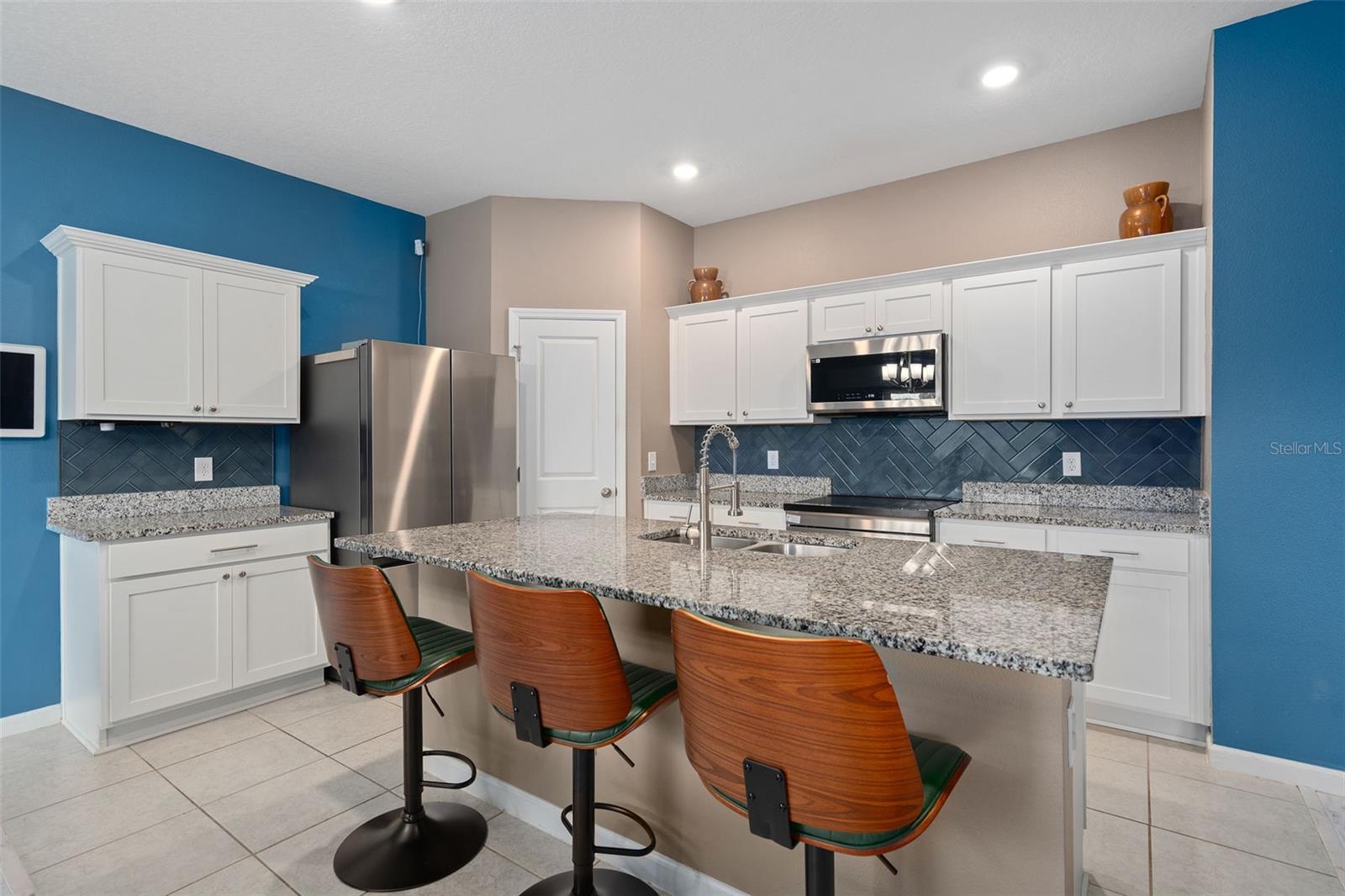 2336 LITCHFIELD LOOP