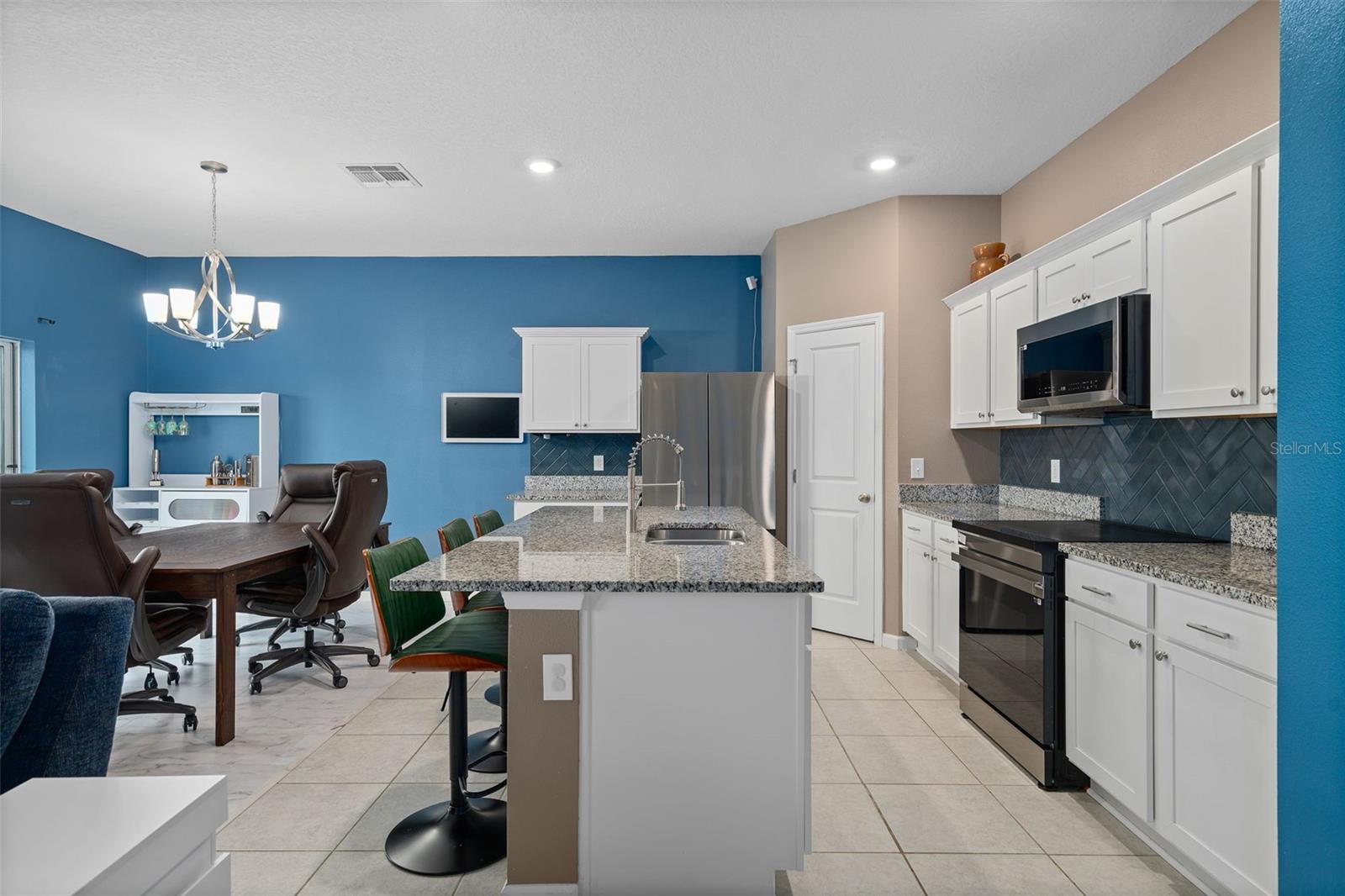 2336 LITCHFIELD LOOP