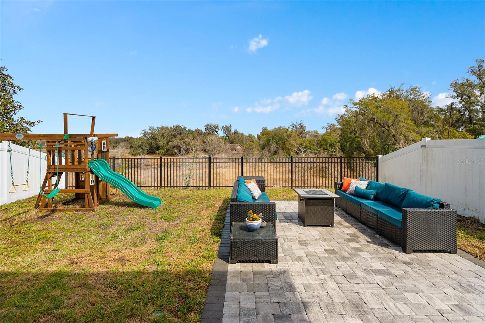 2336 LITCHFIELD LOOP