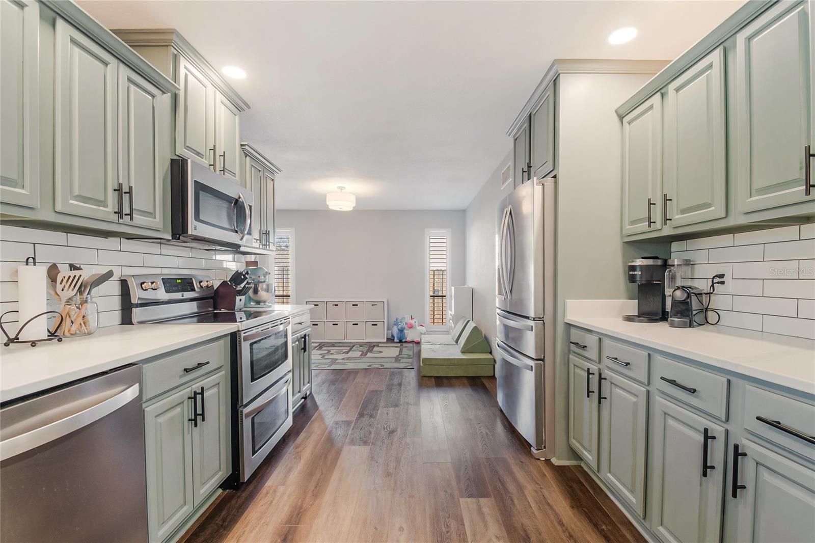 123 E CUMBERLAND CIR