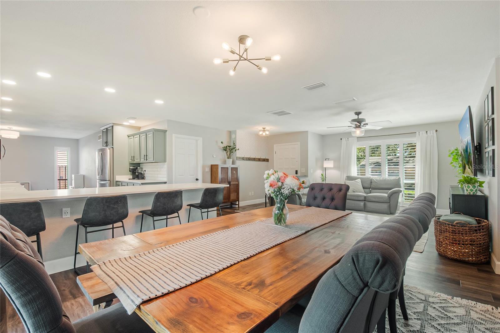 123 E CUMBERLAND CIR