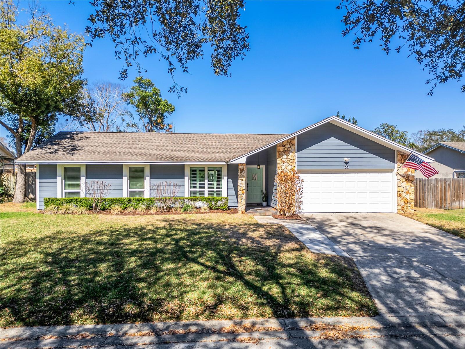 123 E CUMBERLAND CIR