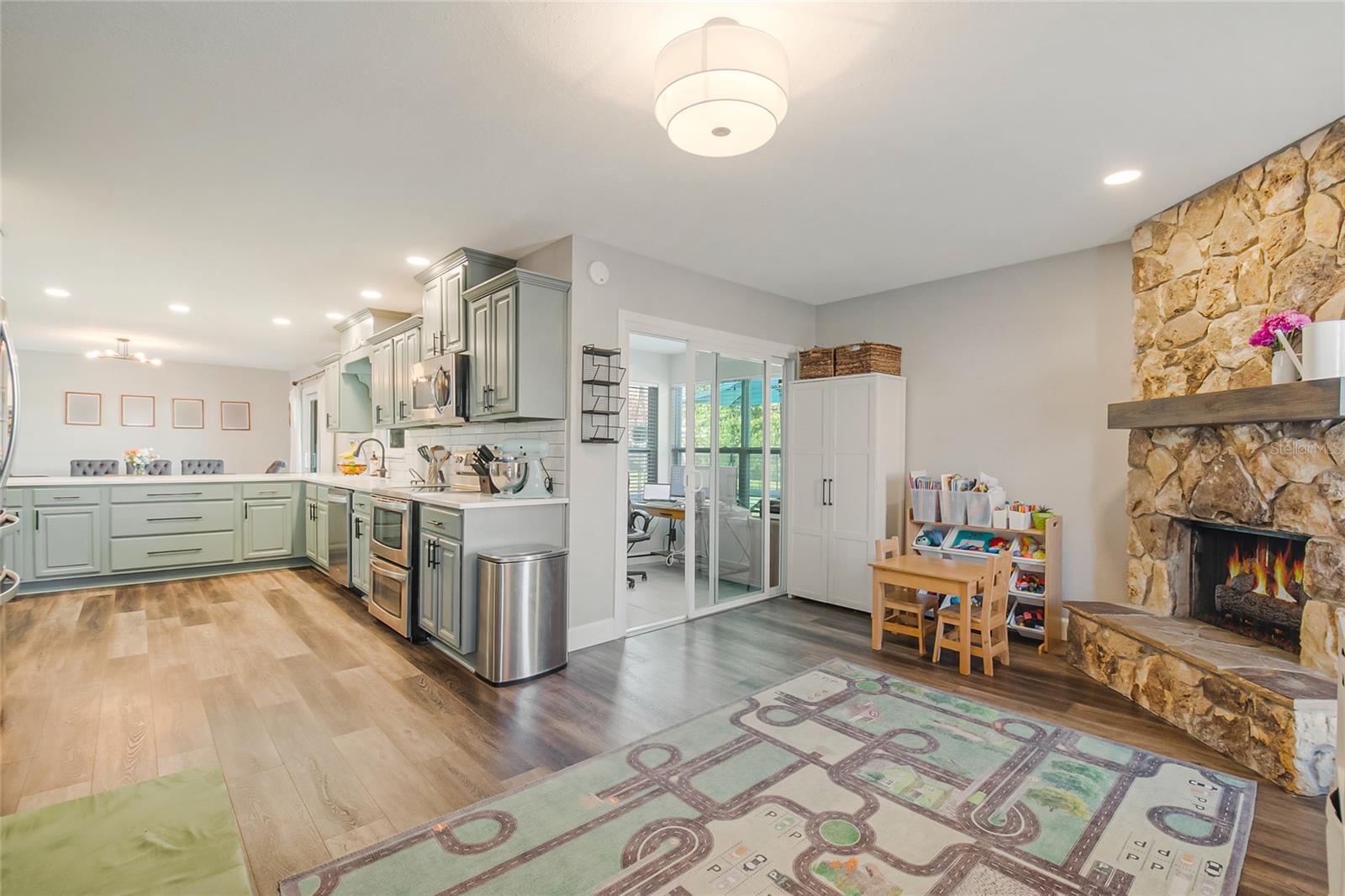 123 E CUMBERLAND CIR