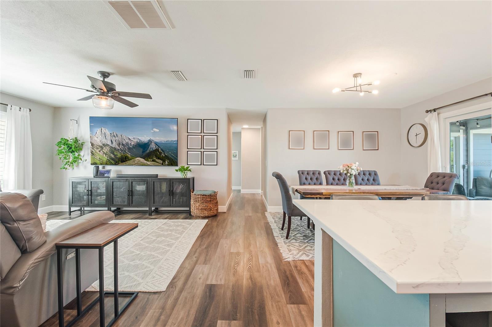 123 E CUMBERLAND CIR