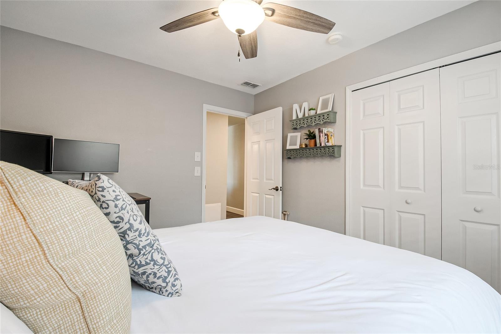 123 E CUMBERLAND CIR