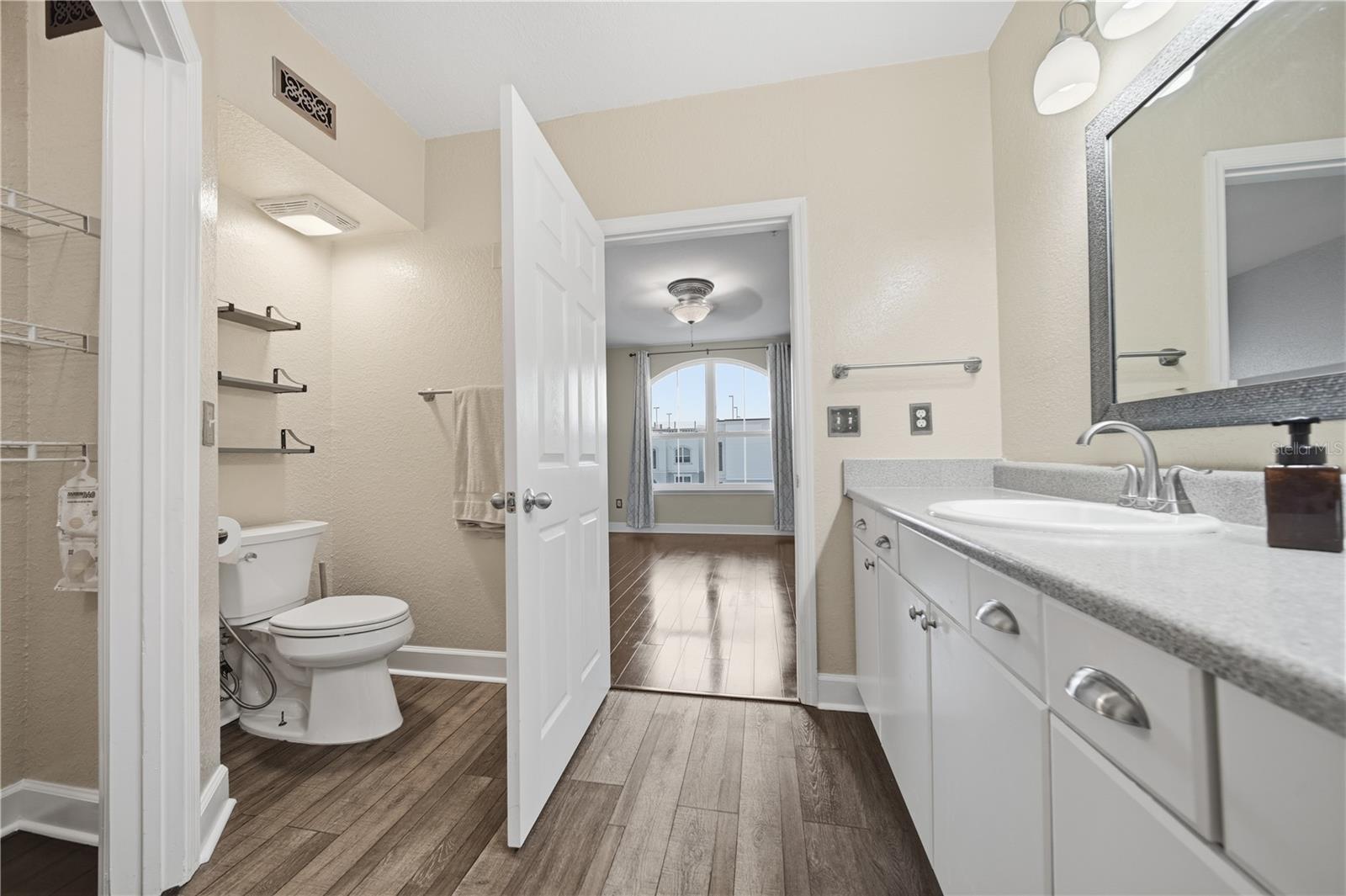 204 E SOUTH ST #6052