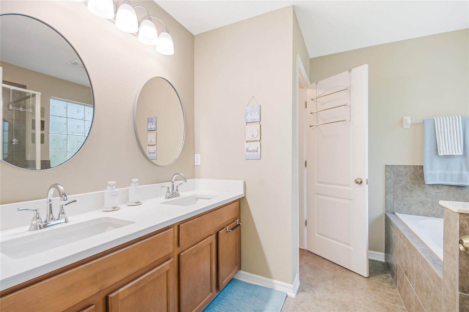 2775 RIVER LANDING DR