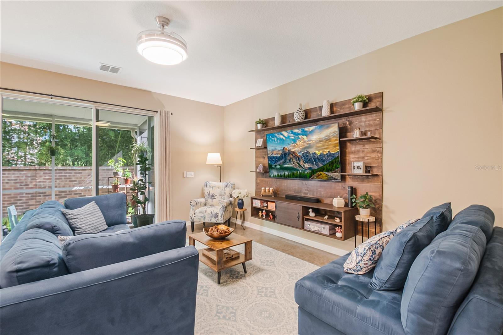 2775 RIVER LANDING DR