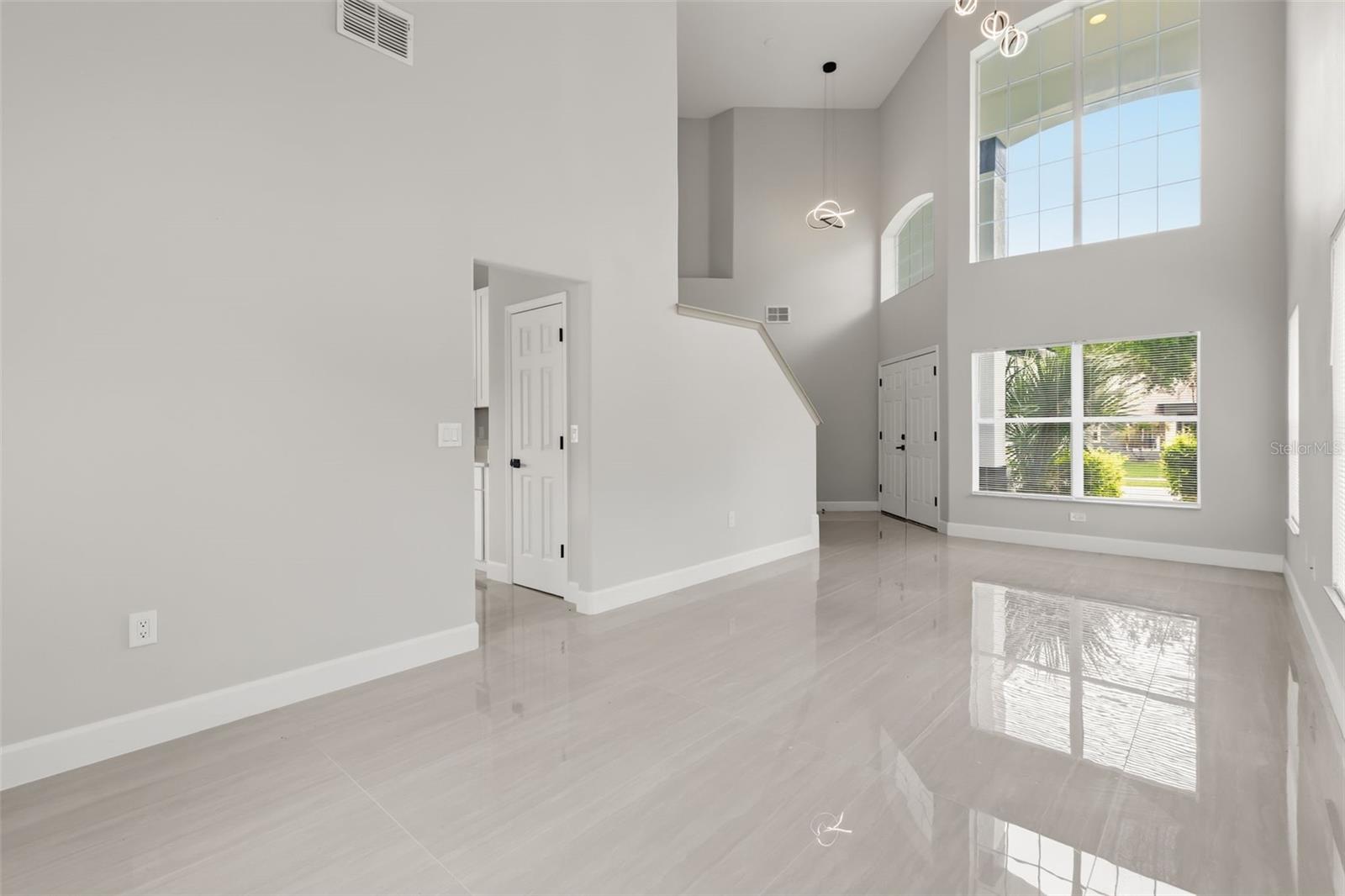 1005 CHASE DR