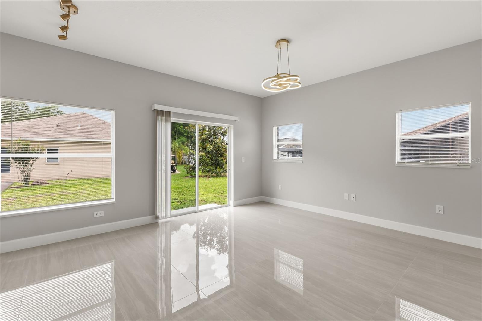 1005 CHASE DR
