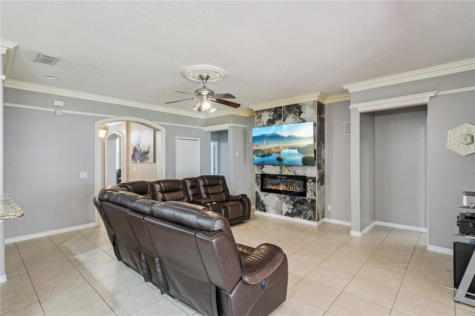480 ROB ROY DR