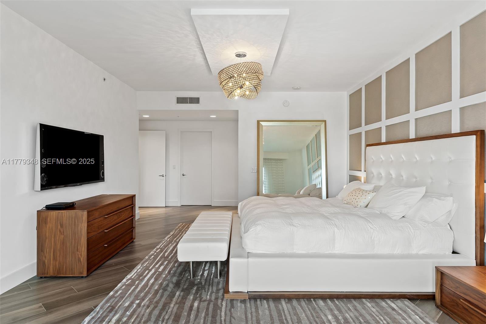 17301 E Biscayne Boulevard 310