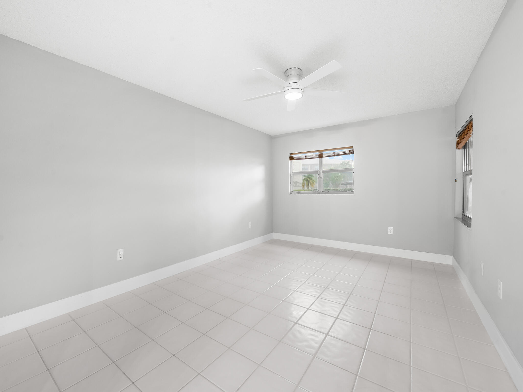 550 SW 137 Avenue L114