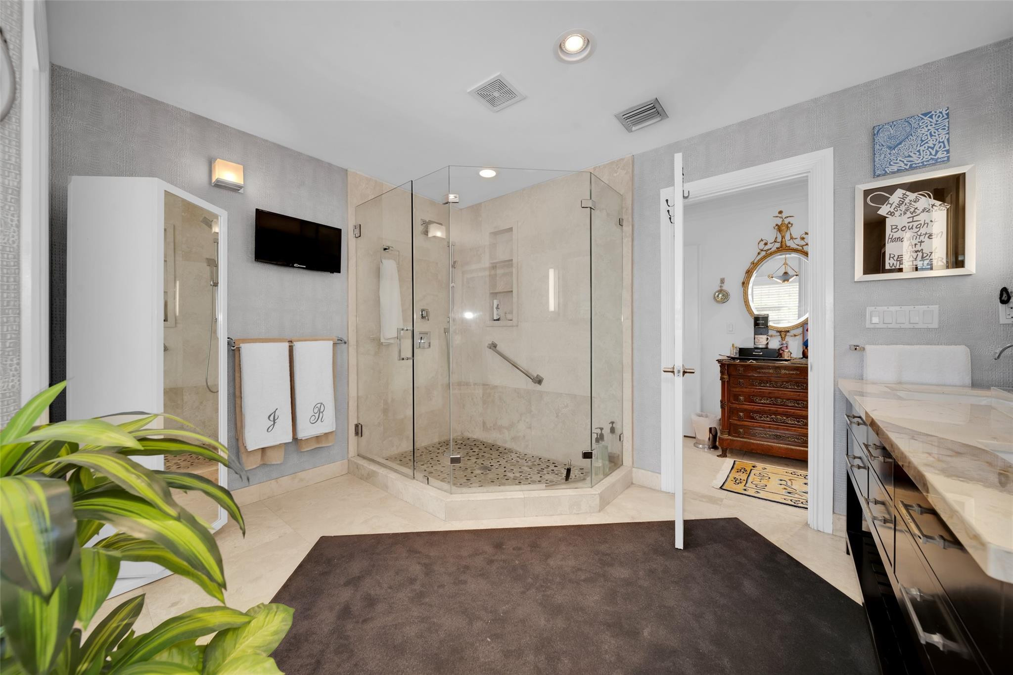 705 NE 17TH WAY
