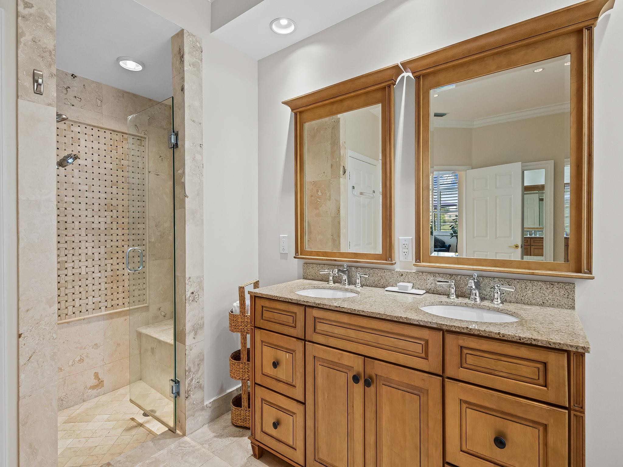 2548 Bay Pointe Dr