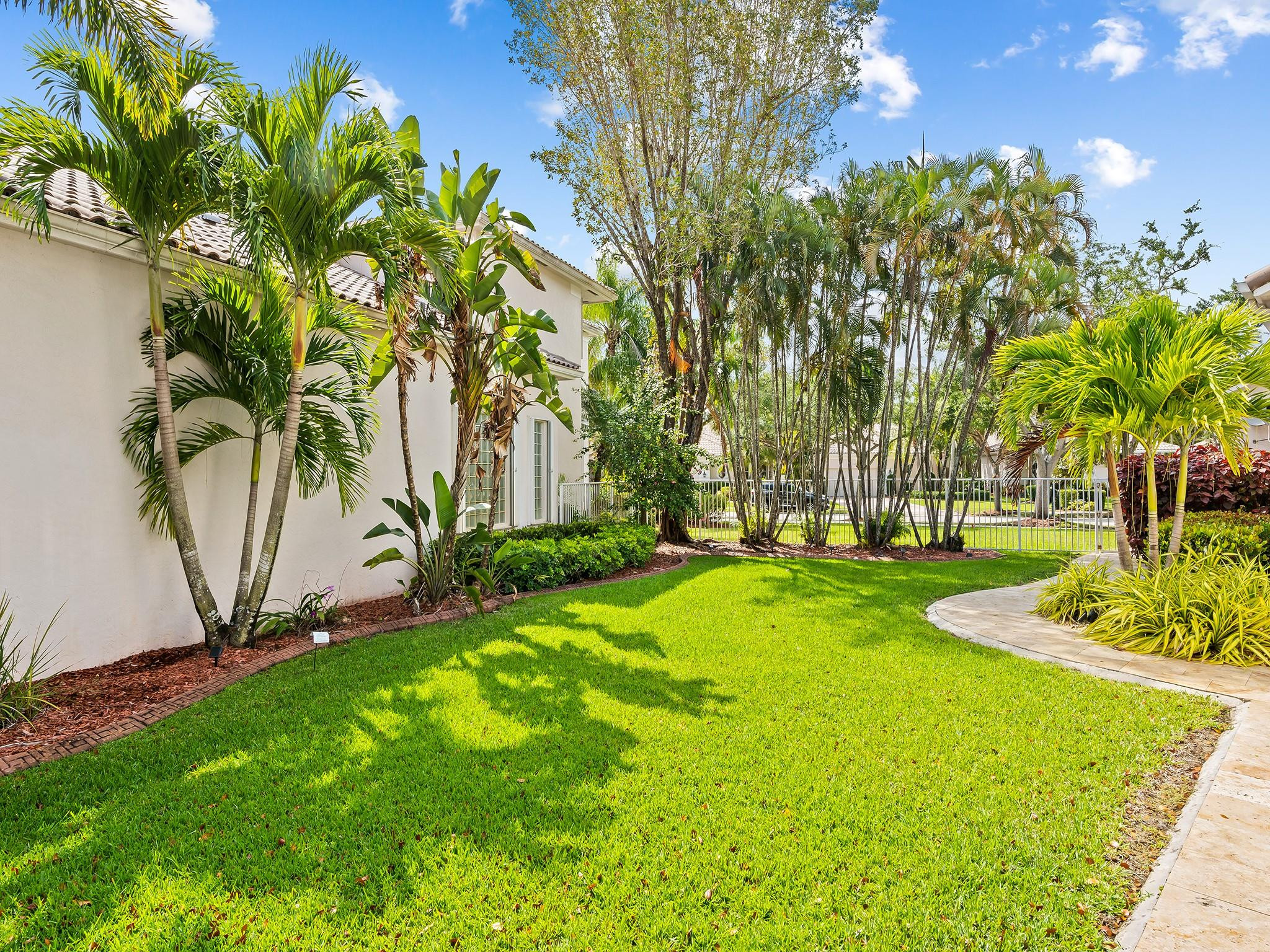 2548 Bay Pointe Dr