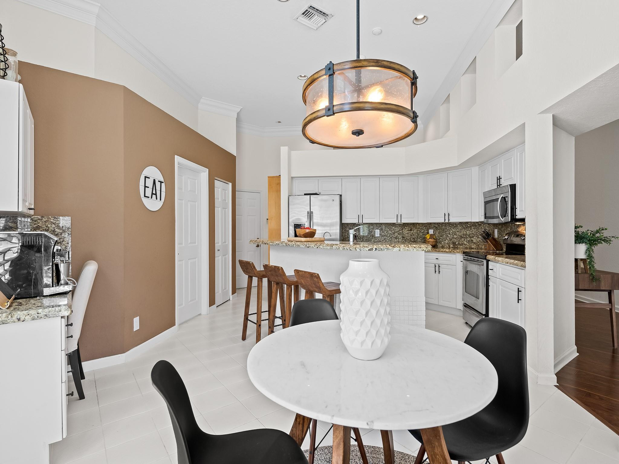 2548 Bay Pointe Dr