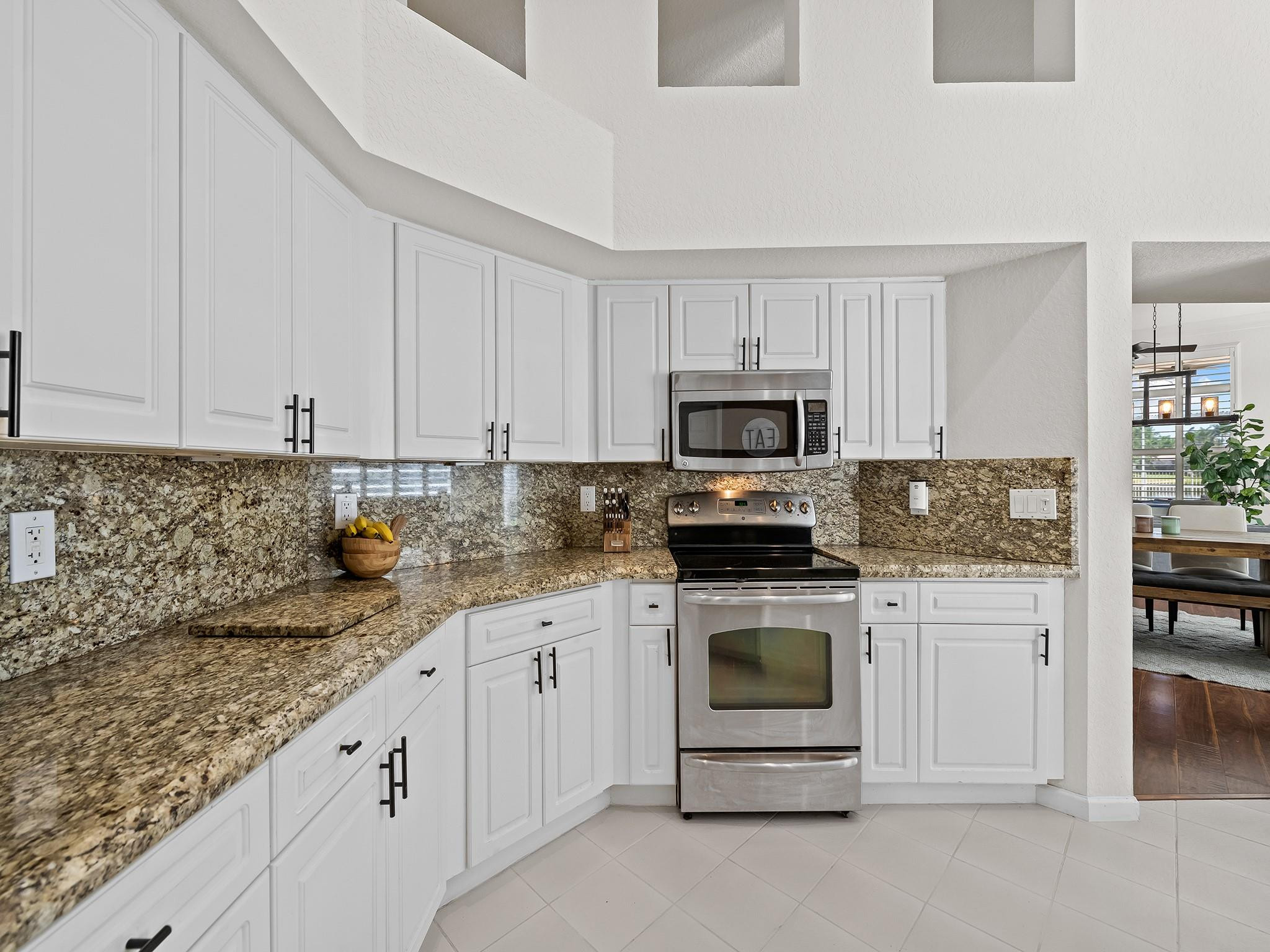 2548 Bay Pointe Dr