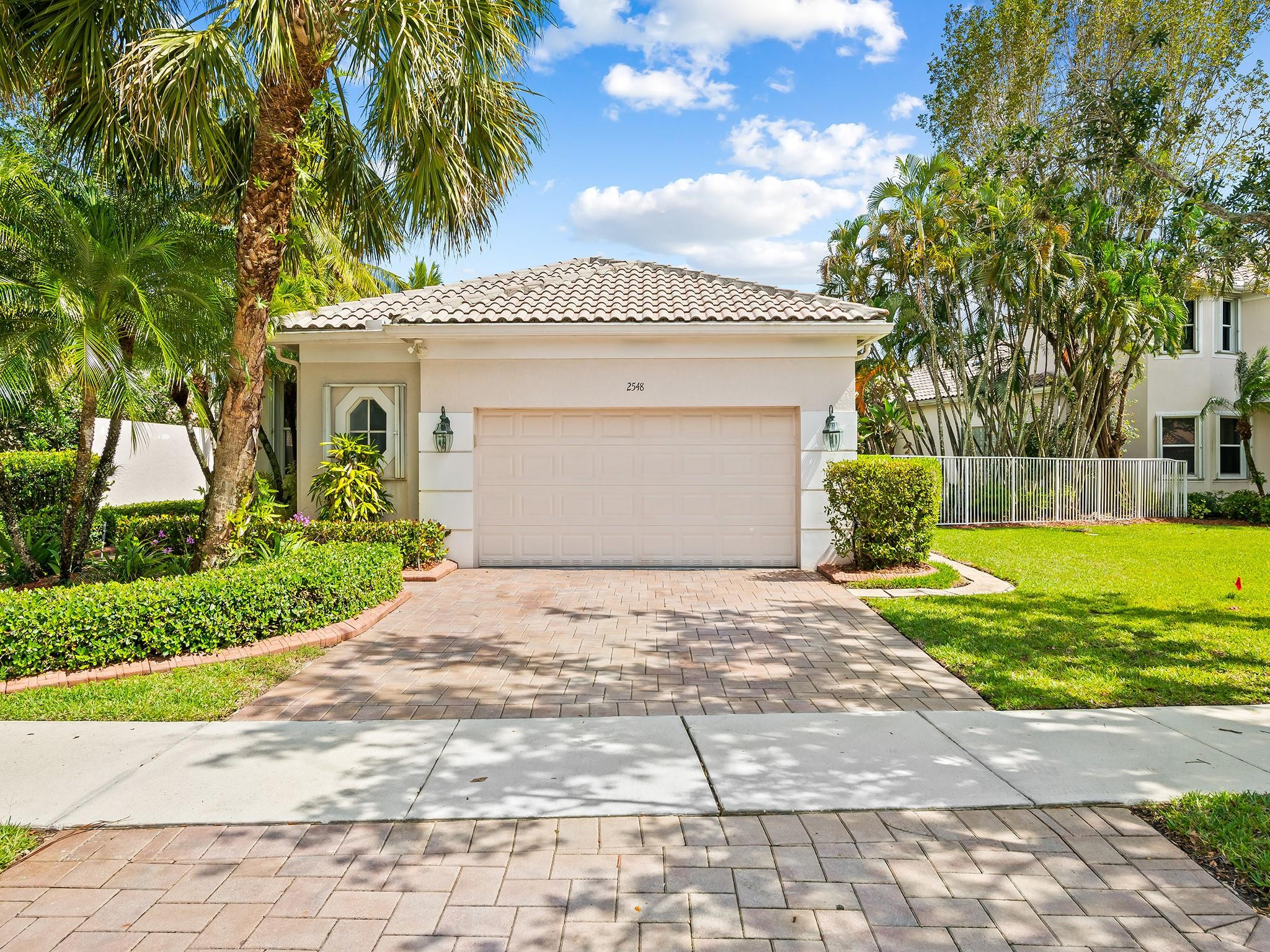 2548 Bay Pointe Dr