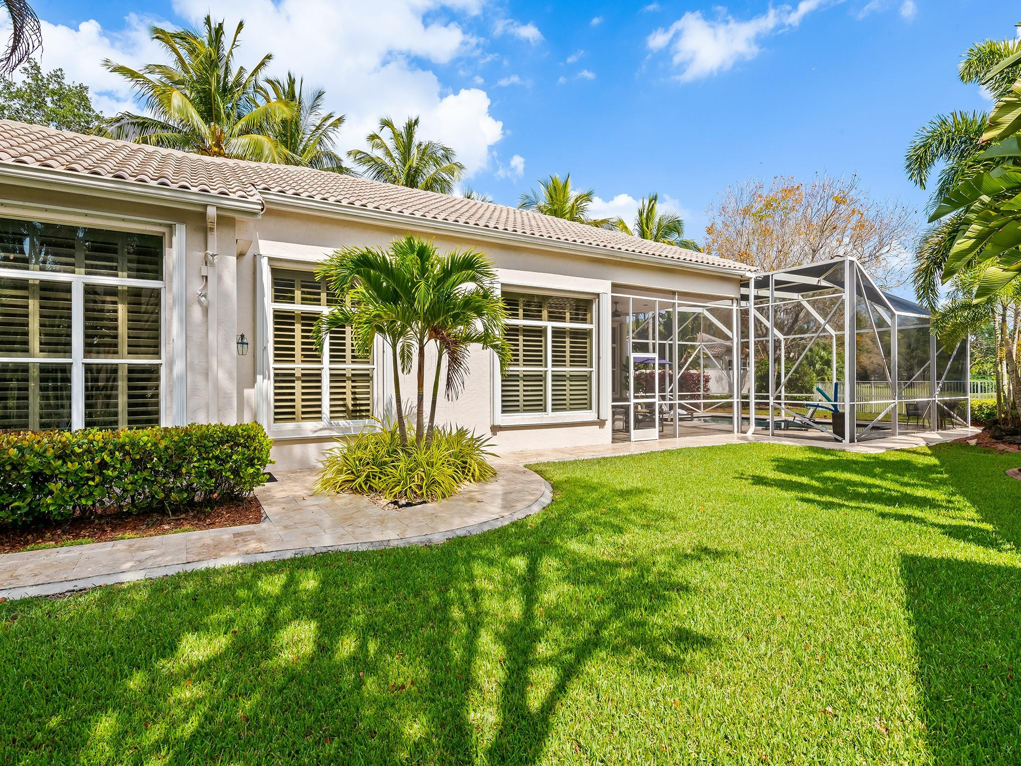 2548 Bay Pointe Dr