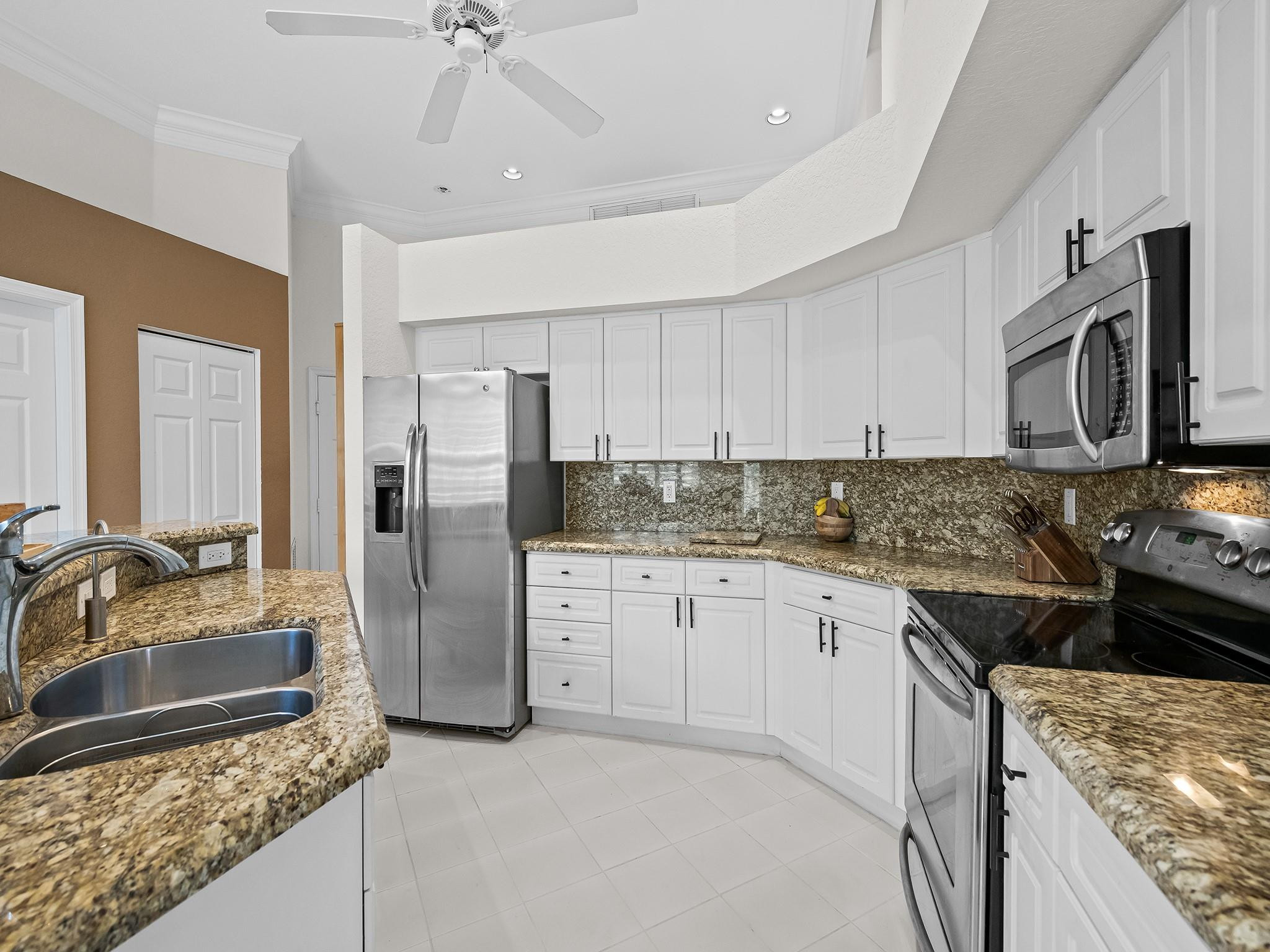 2548 Bay Pointe Dr
