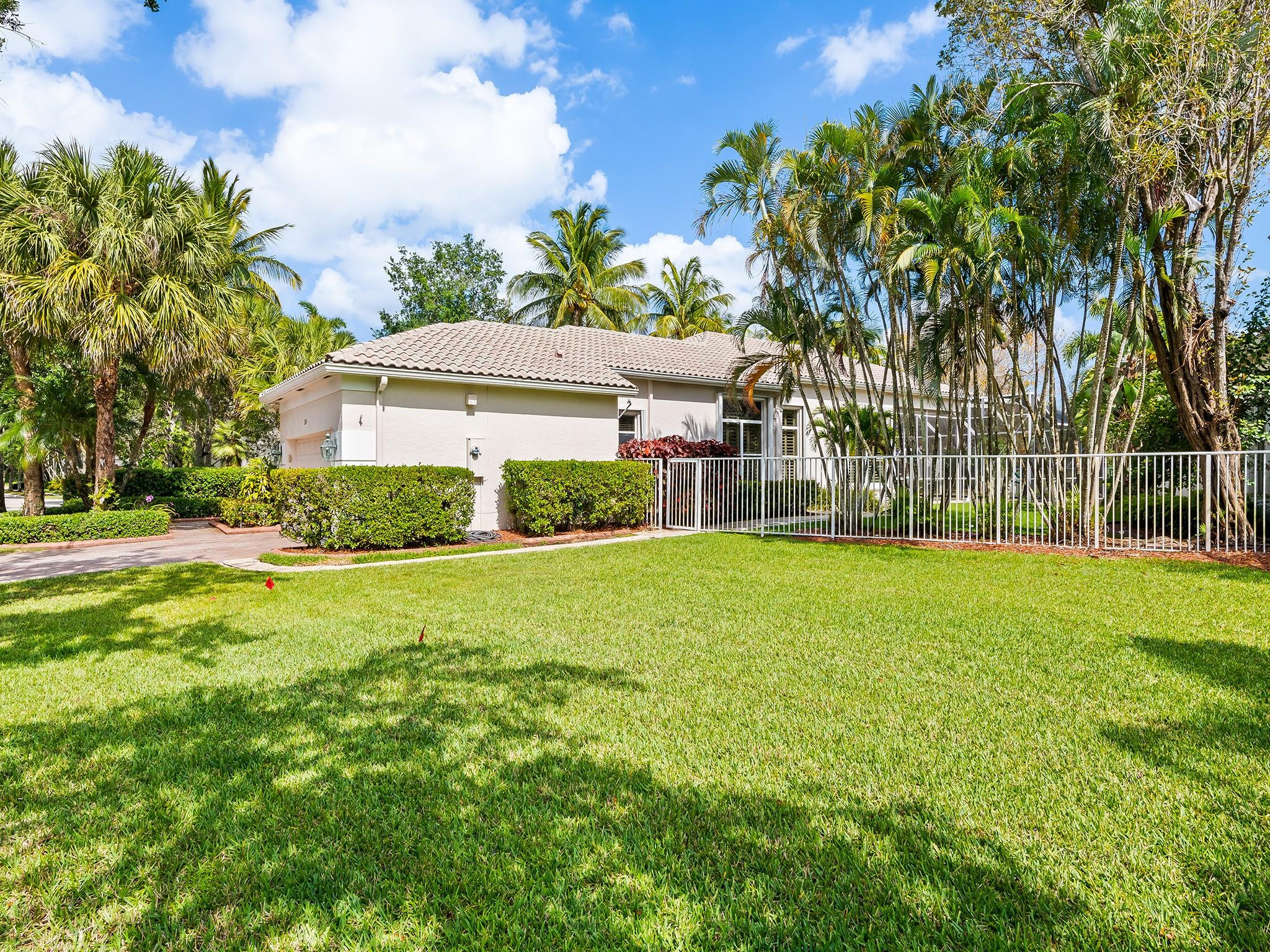 2548 Bay Pointe Dr