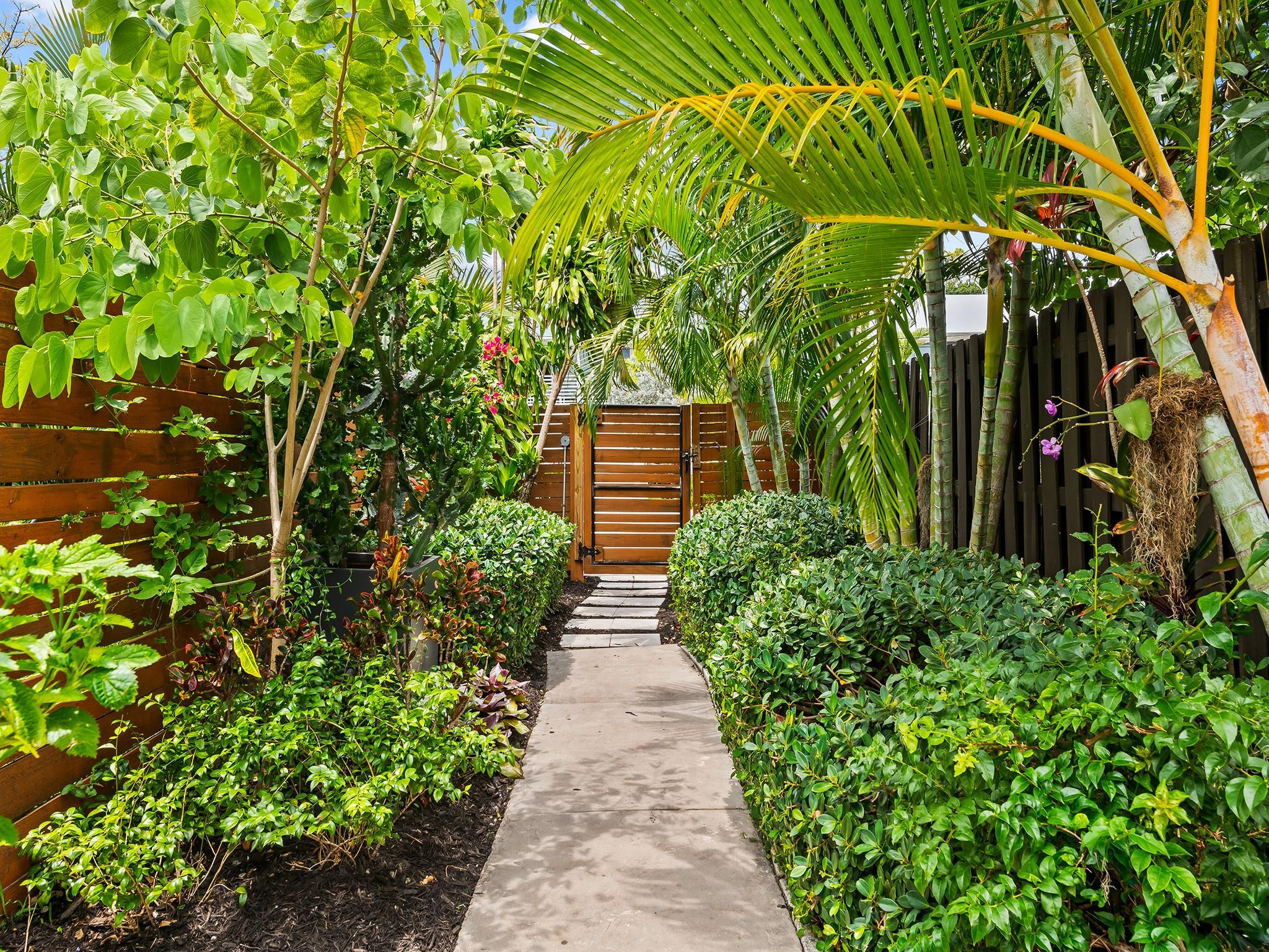 808 NE 17th Way