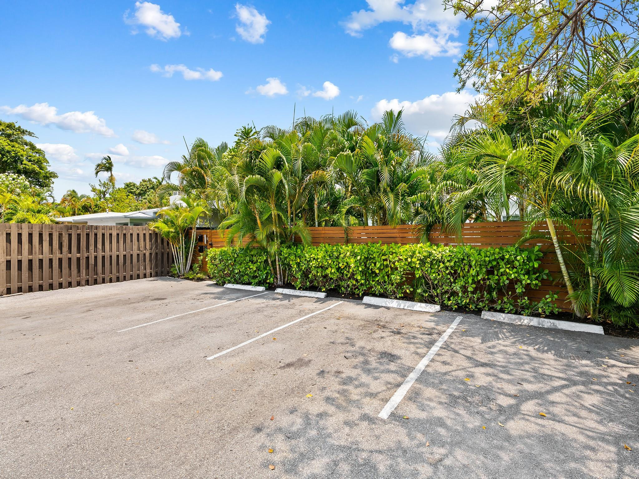 808 NE 17th Way