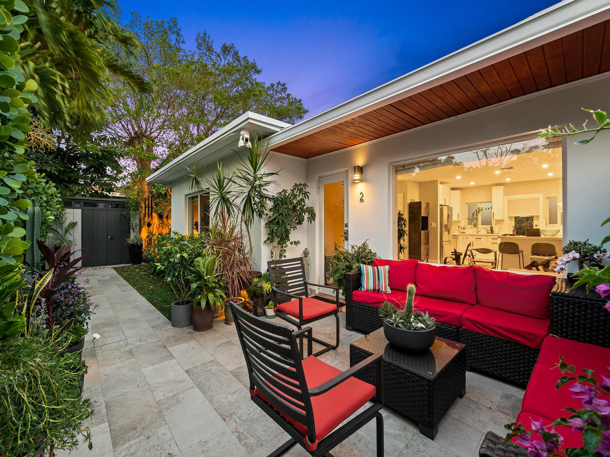 808 NE 17th Way